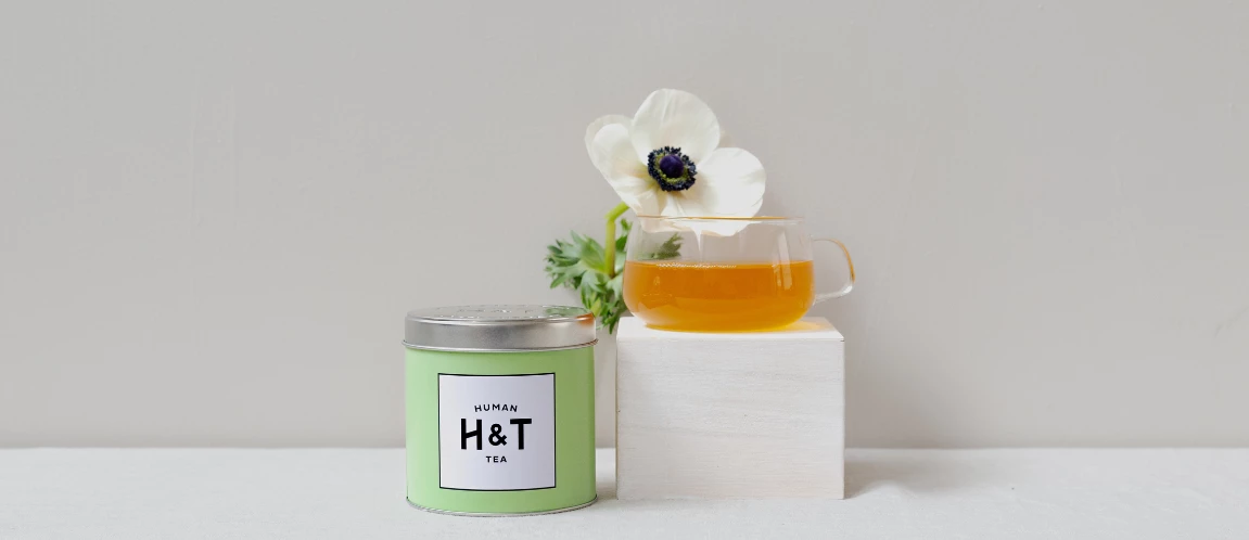 Tasse de thé vert human and tea